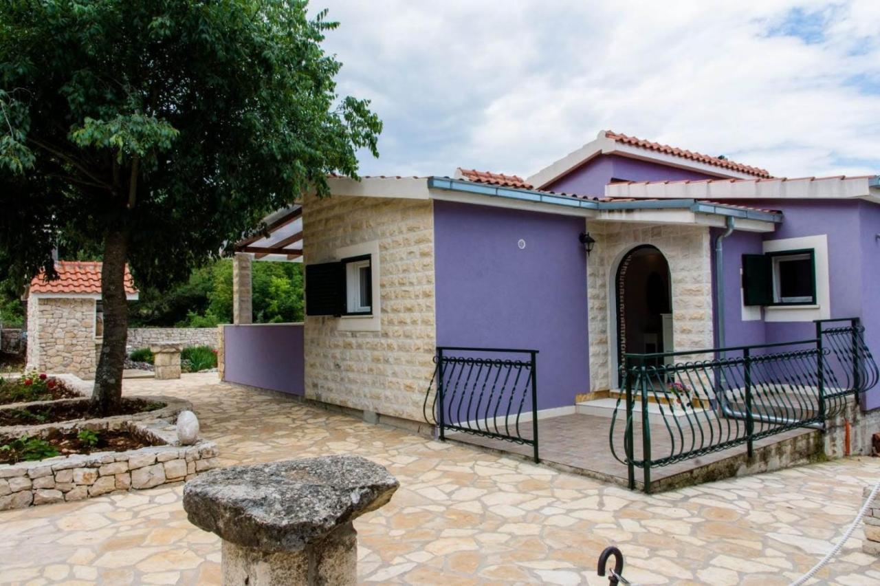 Relaxing Dalmatian House In Village Ljubitovica Bagian luar foto