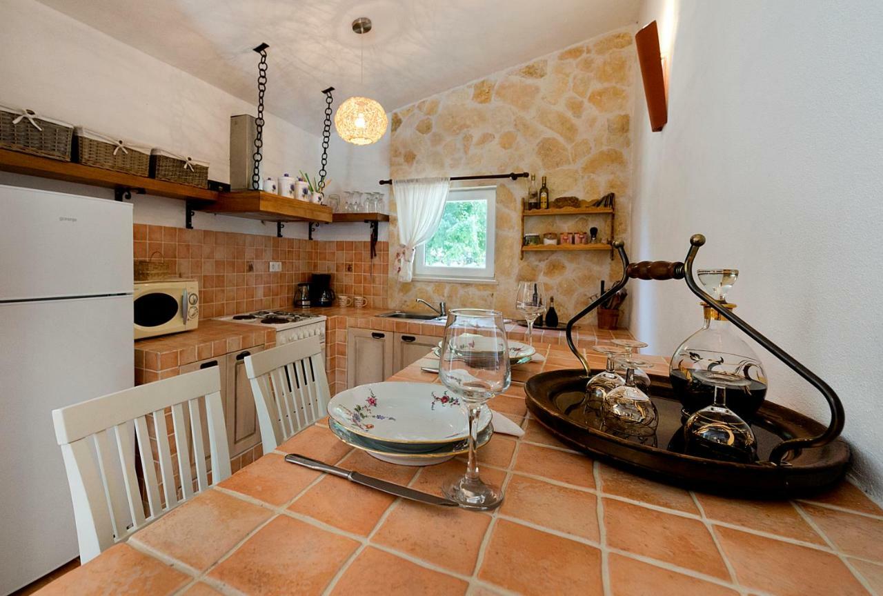 Relaxing Dalmatian House In Village Ljubitovica Bagian luar foto