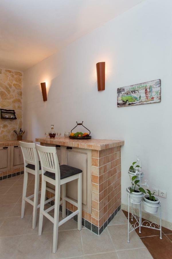 Relaxing Dalmatian House In Village Ljubitovica Bagian luar foto